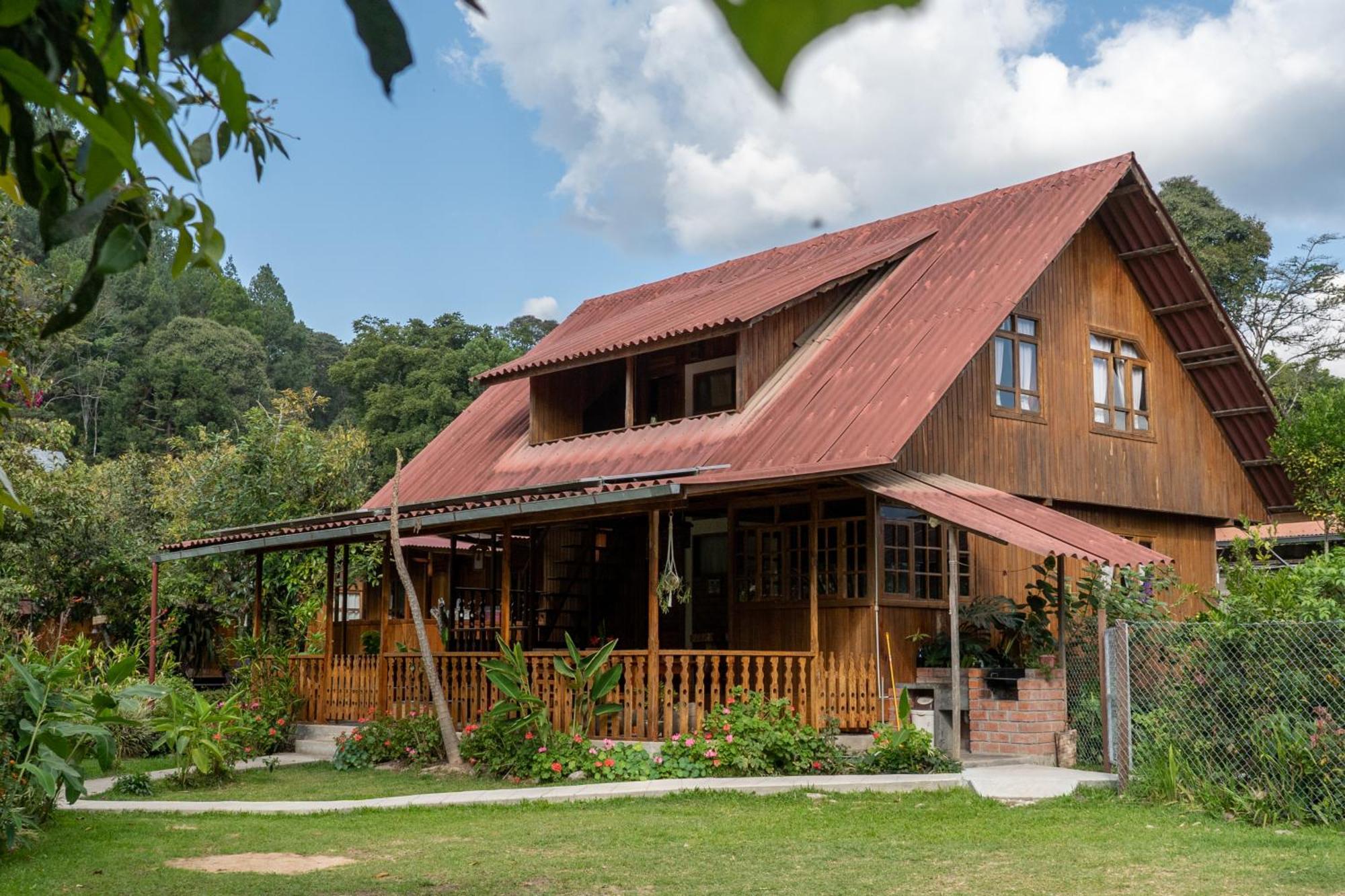 Carolina Egg Gasthaus Oxapampa Exterior foto